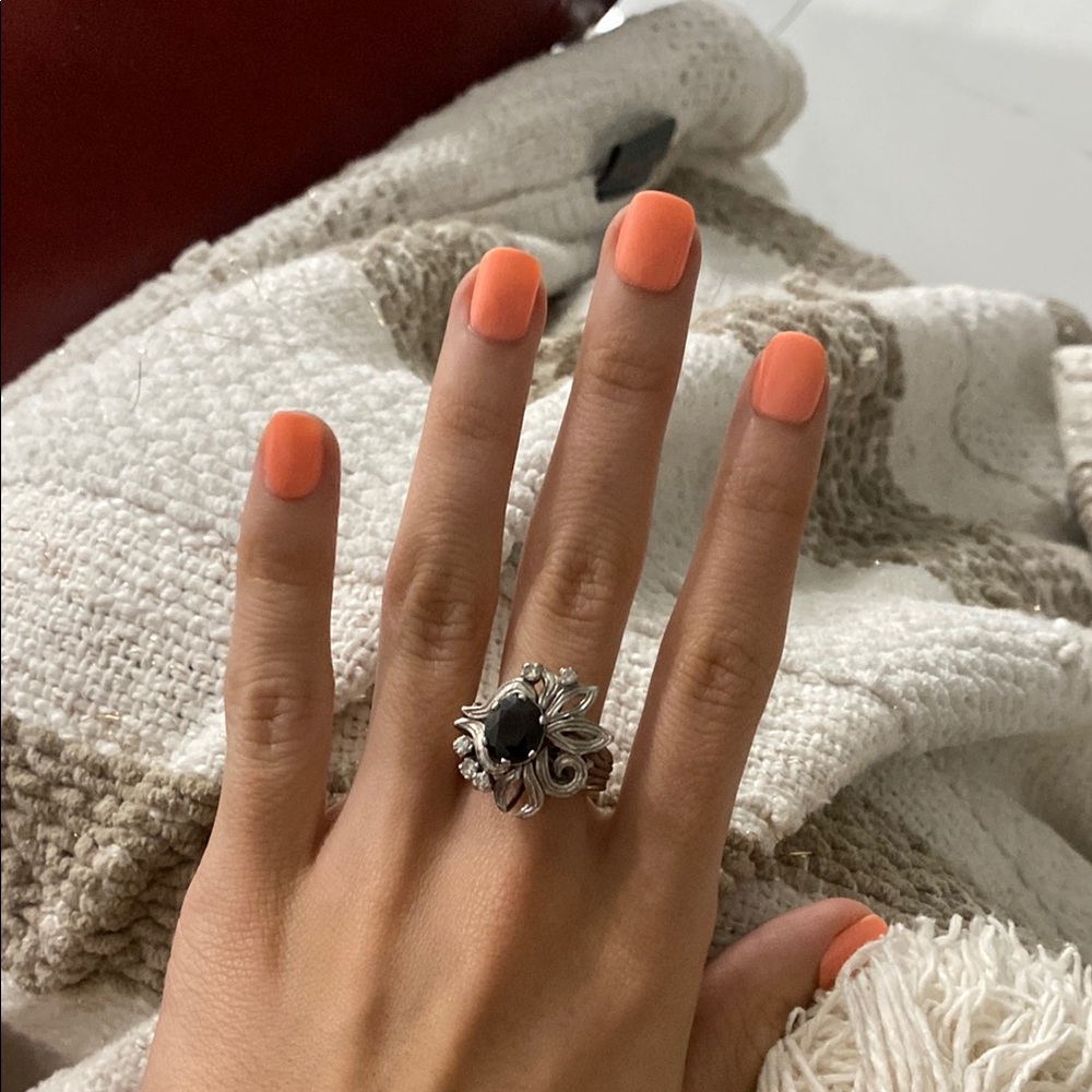Elegant Silver and Black Floral Ring